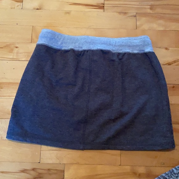 Mini skirt garage - Picture 2 of 2